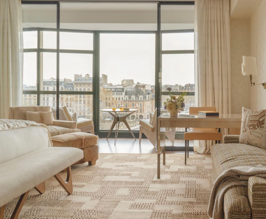 A NEW TAKE ON ULTRA-LUXURY IN PARIS 1 A NEW TAKE ON ULTRA-LUXURY IN PARIS