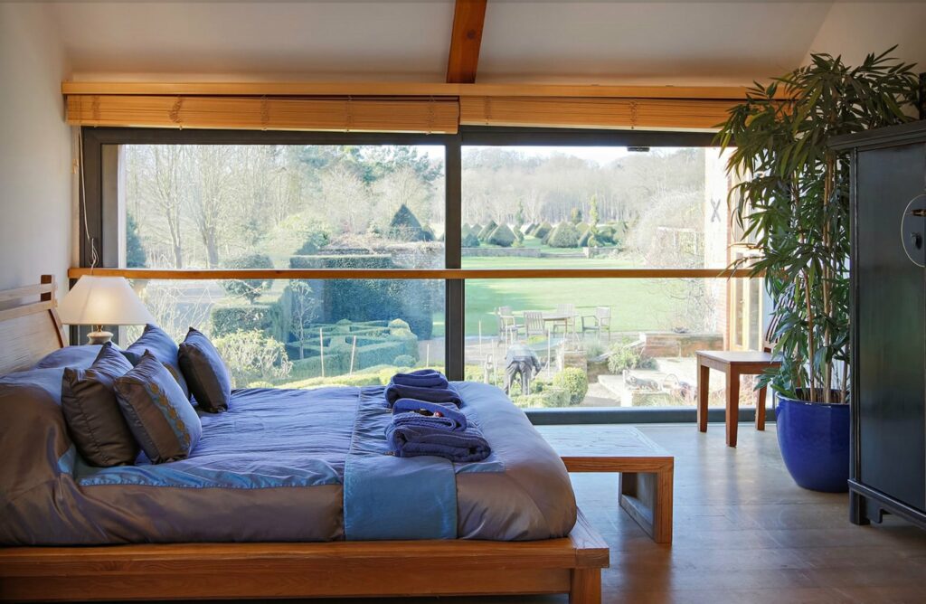 HOW THE UK'S NEW HEARTBREAK HOTEL IS HELPING TO HEAL BROKEN HEARTS 1 The Heartbreak Hotel