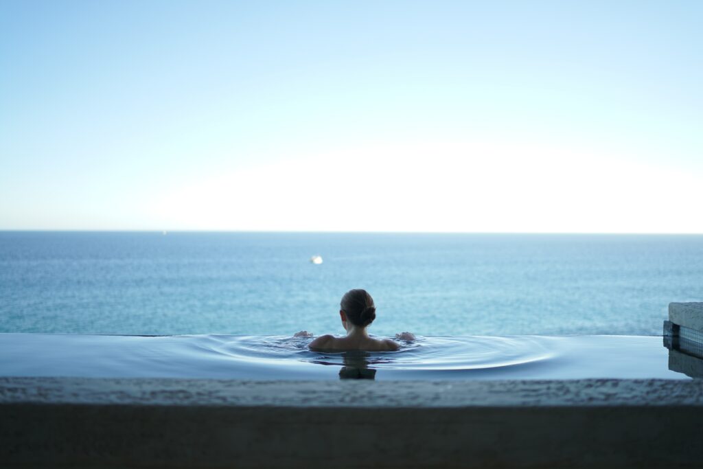 HOW THE LUXURY TOURISM MARKET IS SET TO GROW BY 16% CAGR BY 2027 1 Luxury tourism