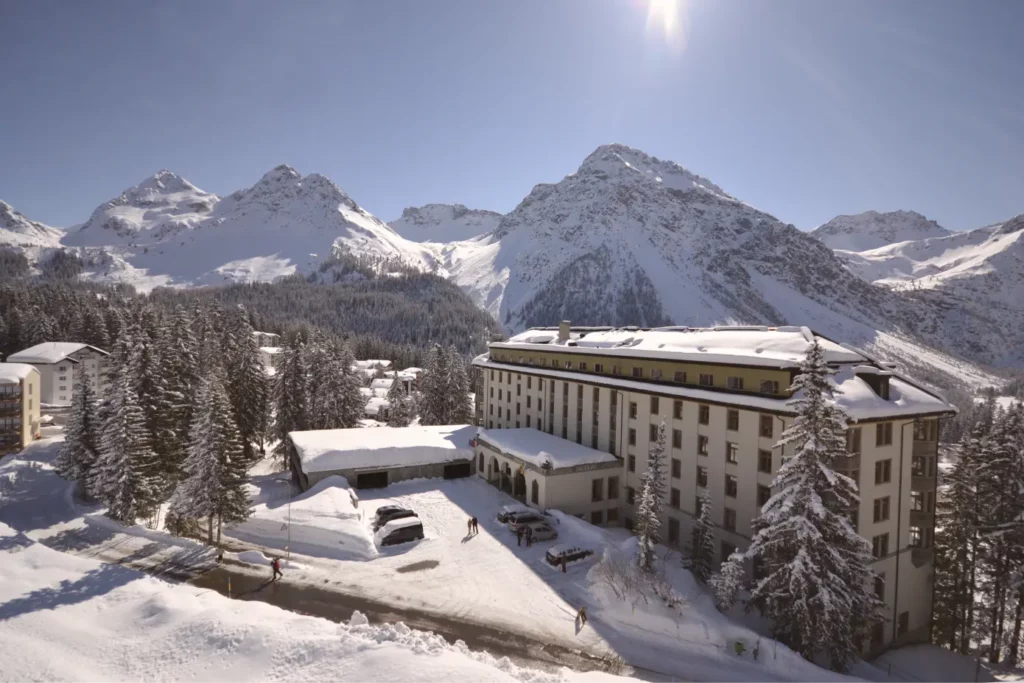 FAERN UNVEILS 2 BRAND NEW WELLNESS RESORTS IN SWISS ALPS AHEAD OF PEAK SEASON 1 Faern Arosa Altein